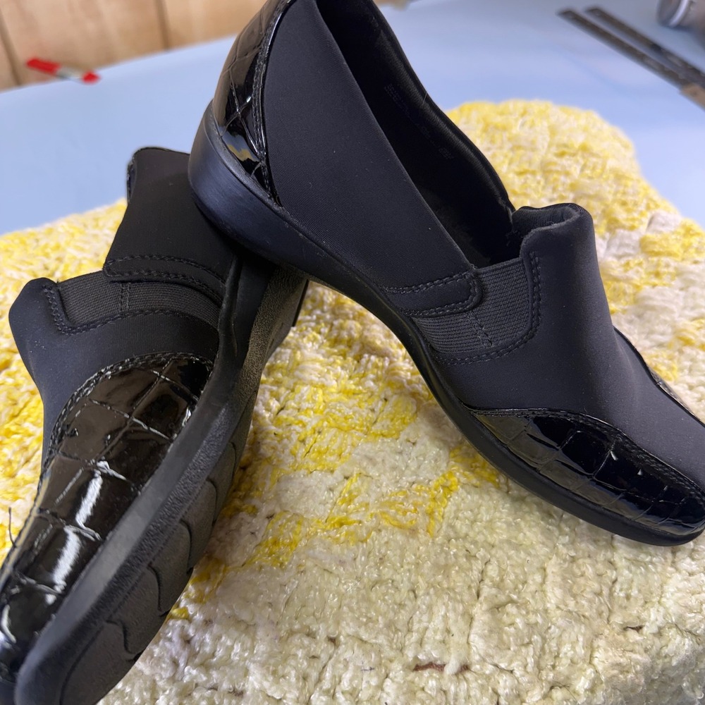Clarks Collection Womens Black Slip On Loafers Faux Croc Accent 26102169 Size 7M